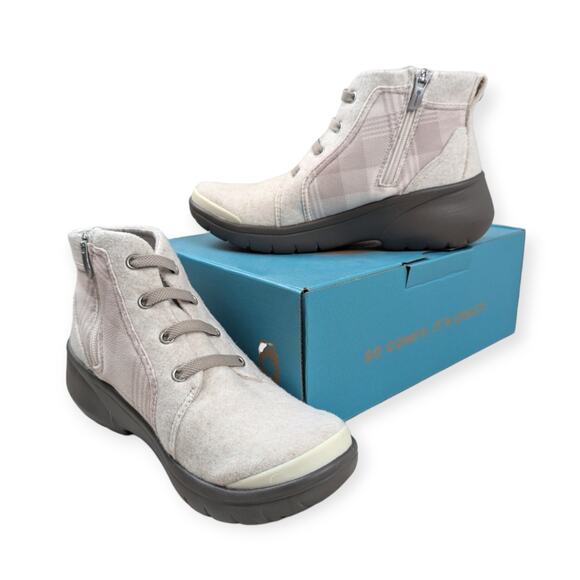 BZees Women's Kick Back Ankle Winter Snow Boot in Taupe Plaid Size‎ 7.5 NIB - Picture 1 of 9
